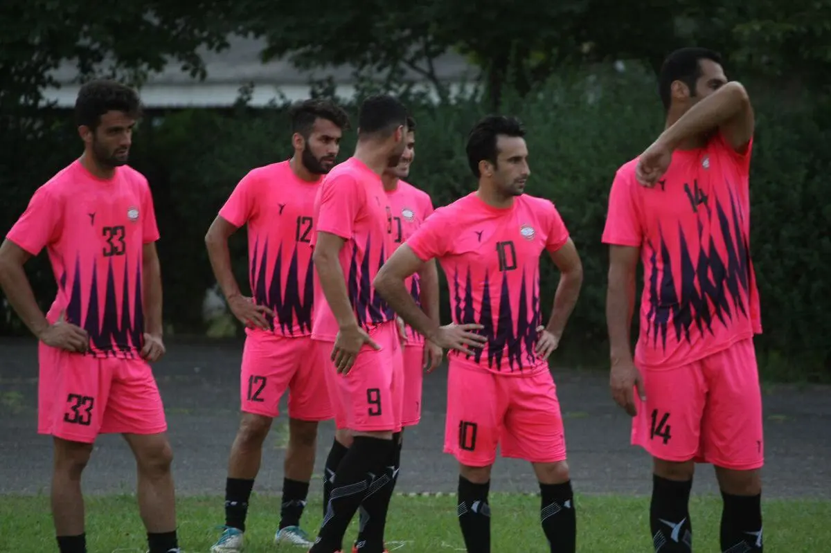 وضعیت مبهم هافبک پرسپولیسی/ عدم فسخ مربی استقلالی سرخ‌ها