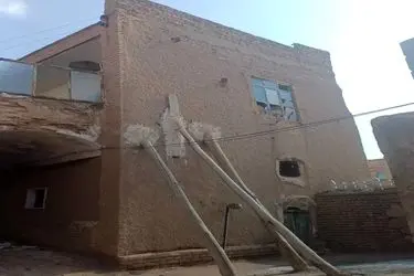 شهرداری، یک خانه و دالان تاریخی را در بافت تاریخی کدیورِ سمنان از سر راه برداشت!