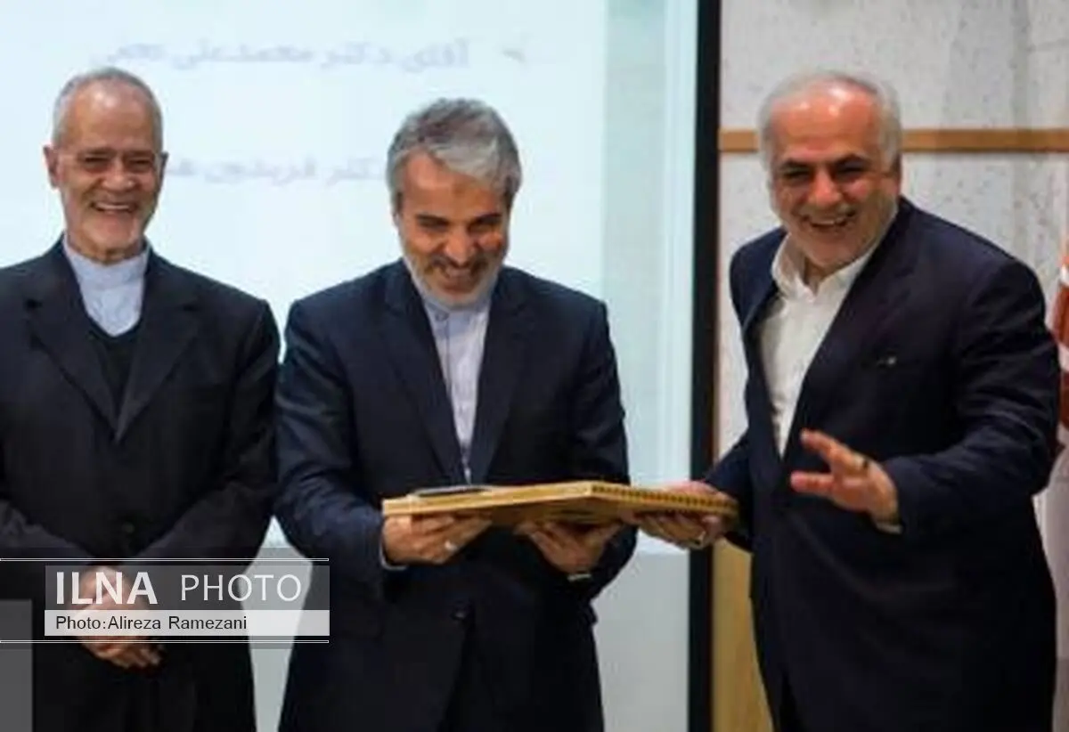 تقدیر از استاندار مازندران به عنوان استاندار برتر سرشماری عمومی نفوس و مسکن کشور