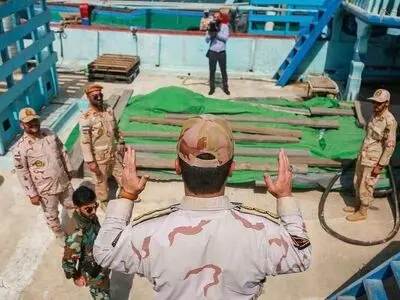 کشف ۱۲۸ هزار لیتر سوخت قاچاق در آب‌های خلیج‌ فارس/ ۴ قاچاقچی دستگیر شدند