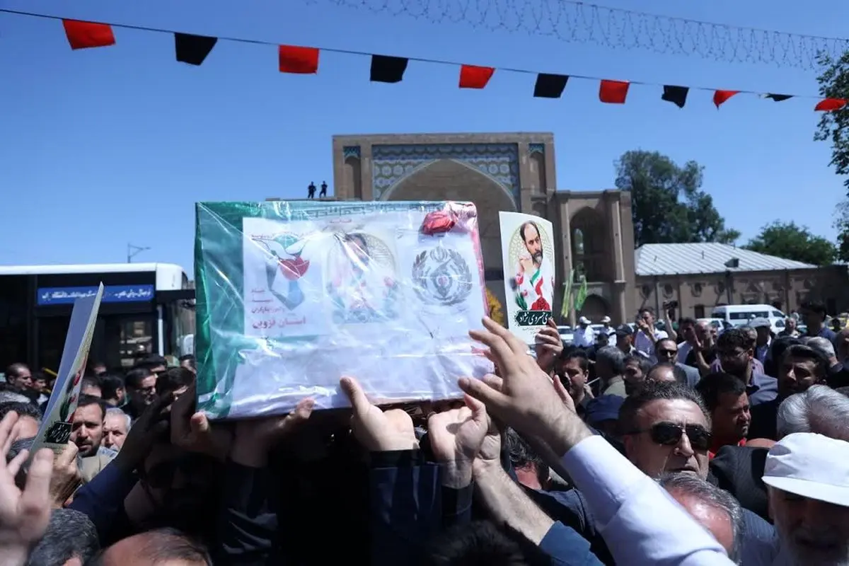 تشییع پیکر شهدای تجاوز رژیم صهیونیستی در تویسرکان با حضور باشکوه مردم