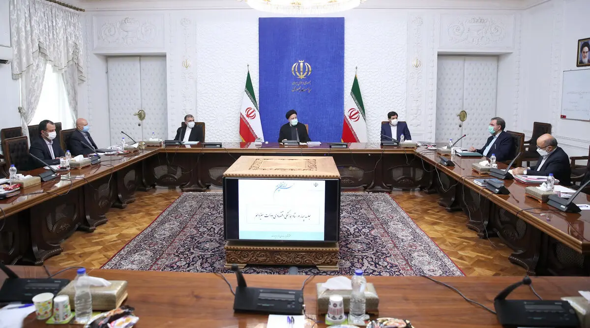 تیم اقتصادی سریع‌تر بودجه دولت و راهکارهای تقویت ارزش پولی را بررسی و ارائه کند/ برای کنترل بازار ارز و نرخ تورم، اقدامات فوری و سازمان‌یافته انجام شود