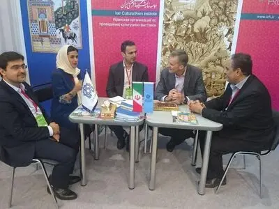 بازدید رییس نمایشگاه کتاب مسکو از غرفه ایران