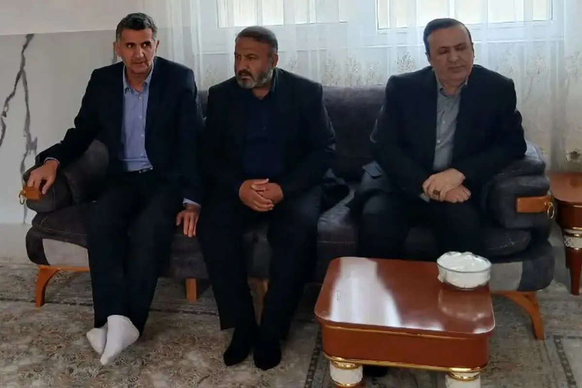 استاندار قزوین با خانواده شهید ورزشکار در آبیک دیدار کرد