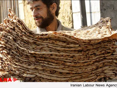 چهل درصد، حداقلِ عقب‌ماندگی مزدیِ کارگران خباز کشور/با روزی ۲۵ هزار تومان چطور می‌شود زندگی کرد؟