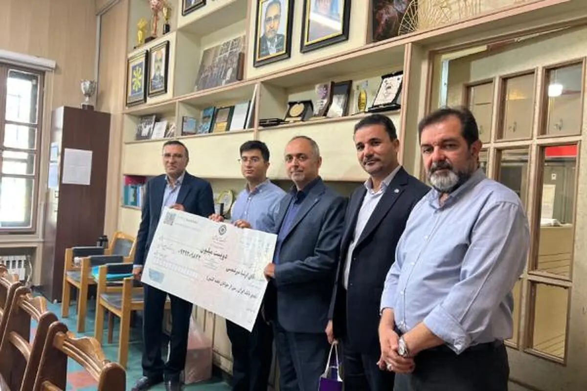 تقدیر بانک ایران‌زمین از دارنده مدال المپیاد جهانی نجوم