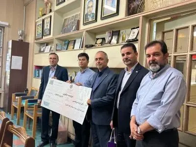 تقدیر بانک ایران‌زمین از دارنده مدال المپیاد جهانی نجوم