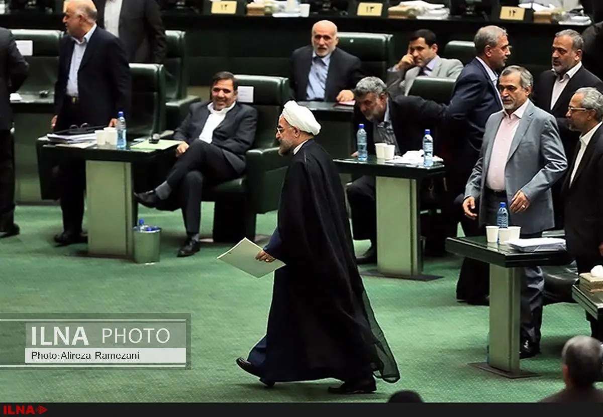 روحانی صحن مجلس را ترک کرد