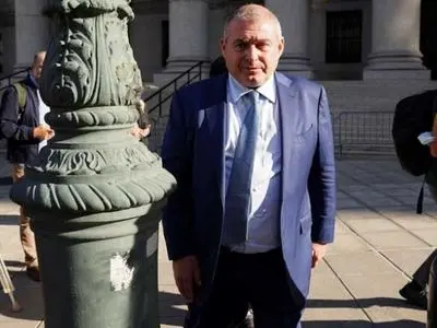 محکومیت معاون وکیل ترامپ به اتهام نقض قوانین مالی 
