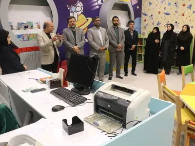 کتابخانه‌گردی در زیر باران دل‌انگیز شیراز / نبض فرهنگ شهر در دستان کتابخانه‌های عمومی است