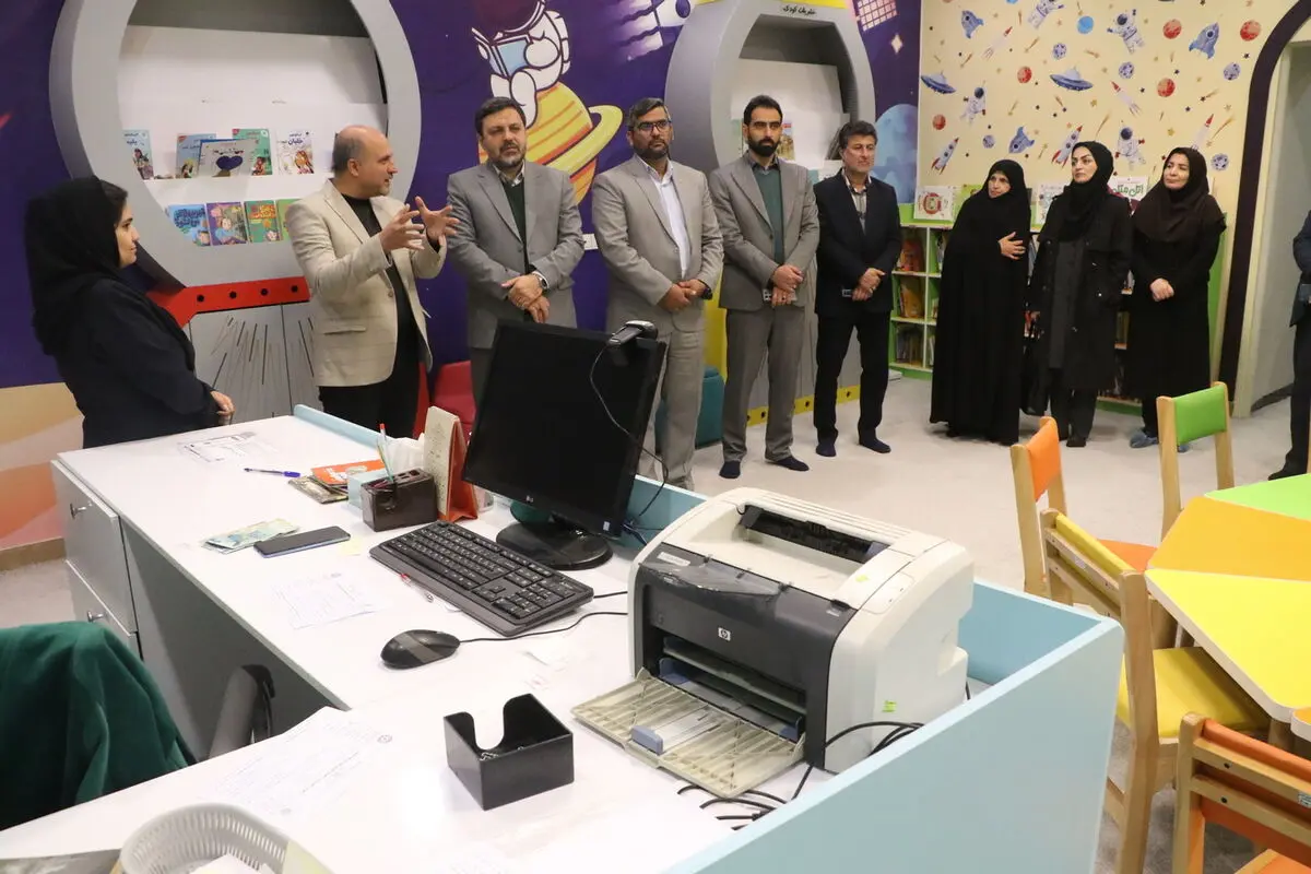 کتابخانه‌گردی در زیر باران دل‌انگیز شیراز / نبض فرهنگ شهر در دستان کتابخانه‌های عمومی است