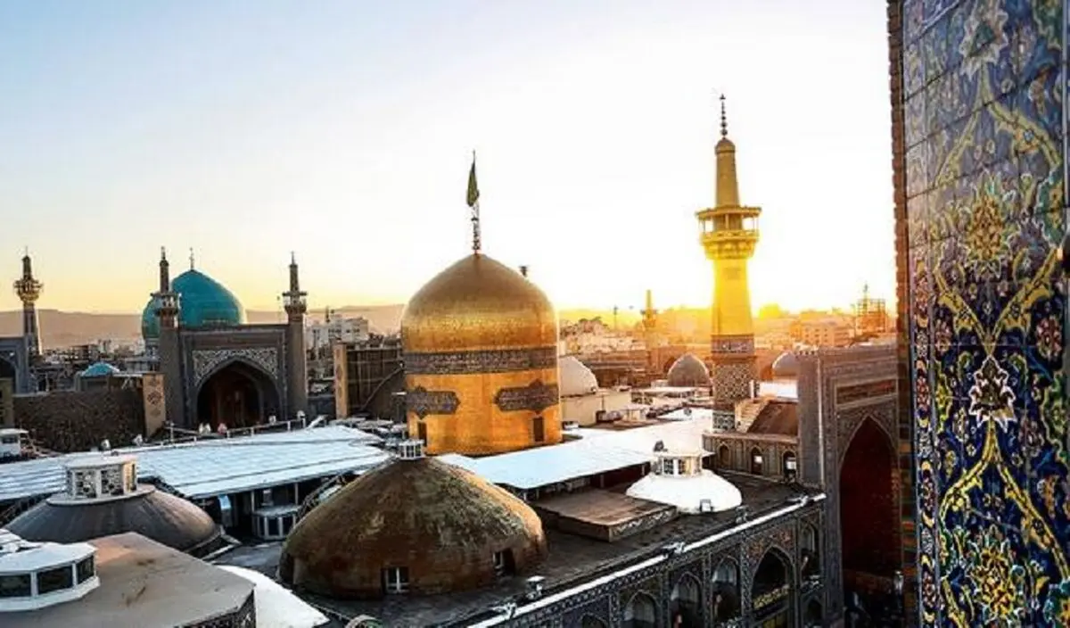 فعالیت خادمان بارگاه منور رضوی تعطیلی ندارد/ استمرار خدمت در قالب «رزمایش مهربانانه