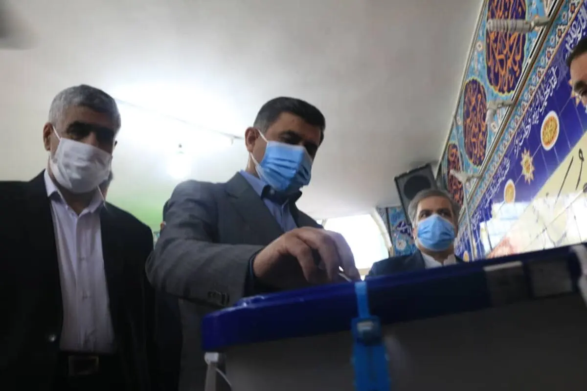 استاندار البرز رأی خود را به صندوق انداخت
