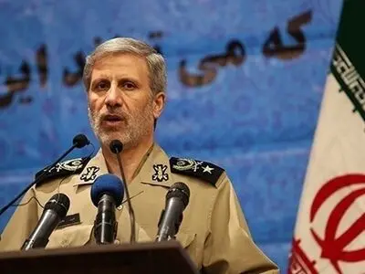 وزیر الدفاع الایرانی: تصنیع مقاتلة محلیة مثال لتحطیم قیود الحظر الامیرکی