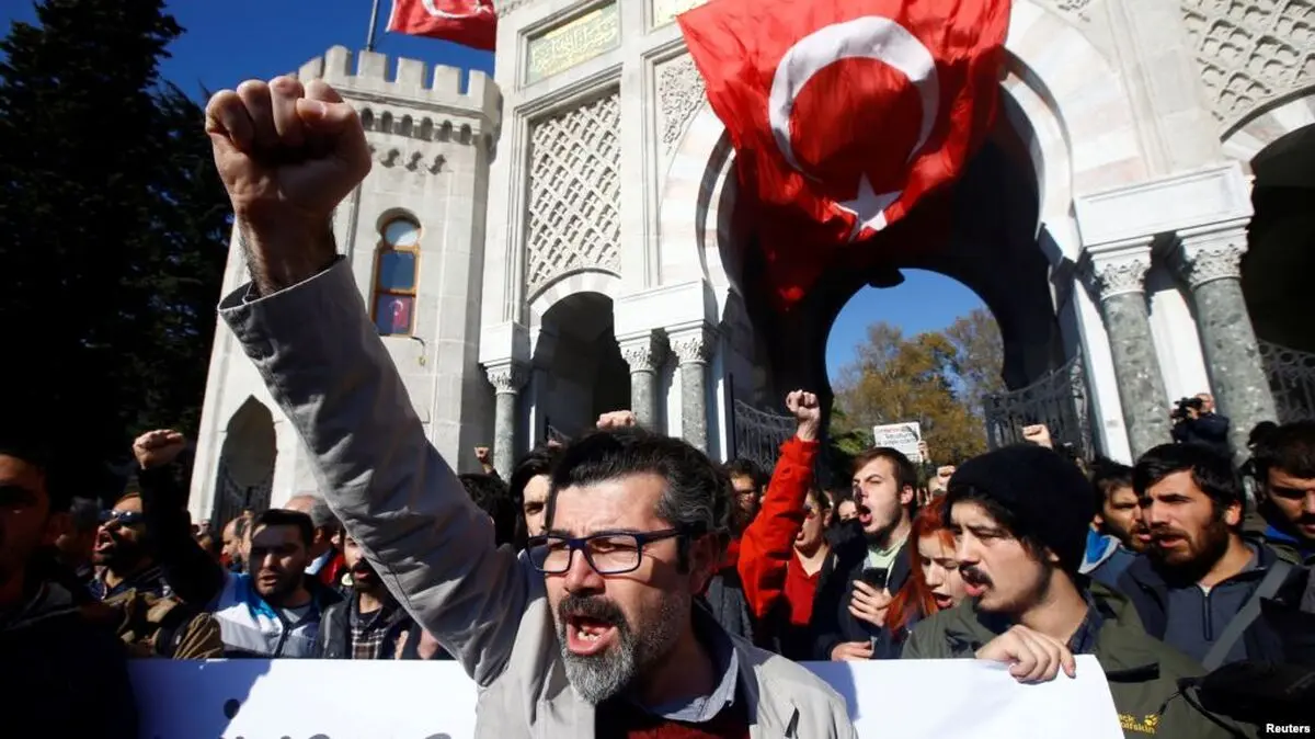 بیکاری ۲۷۰۰ نفر از معلمان و کارمندان در ترکیه/دولت اردوغان ارتباط با جنبش گولن را دلیل اخراج‌ها می‌داند