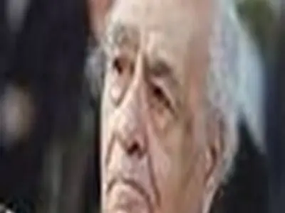 استاد مشفق افتخار پسوند کاشانی را برای نام هنری خویش حفظ کردند