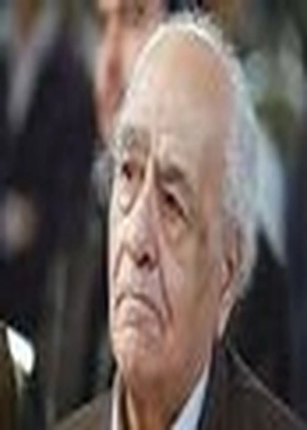 استاد مشفق افتخار پسوند کاشانی را برای نام هنری خویش حفظ کردند
