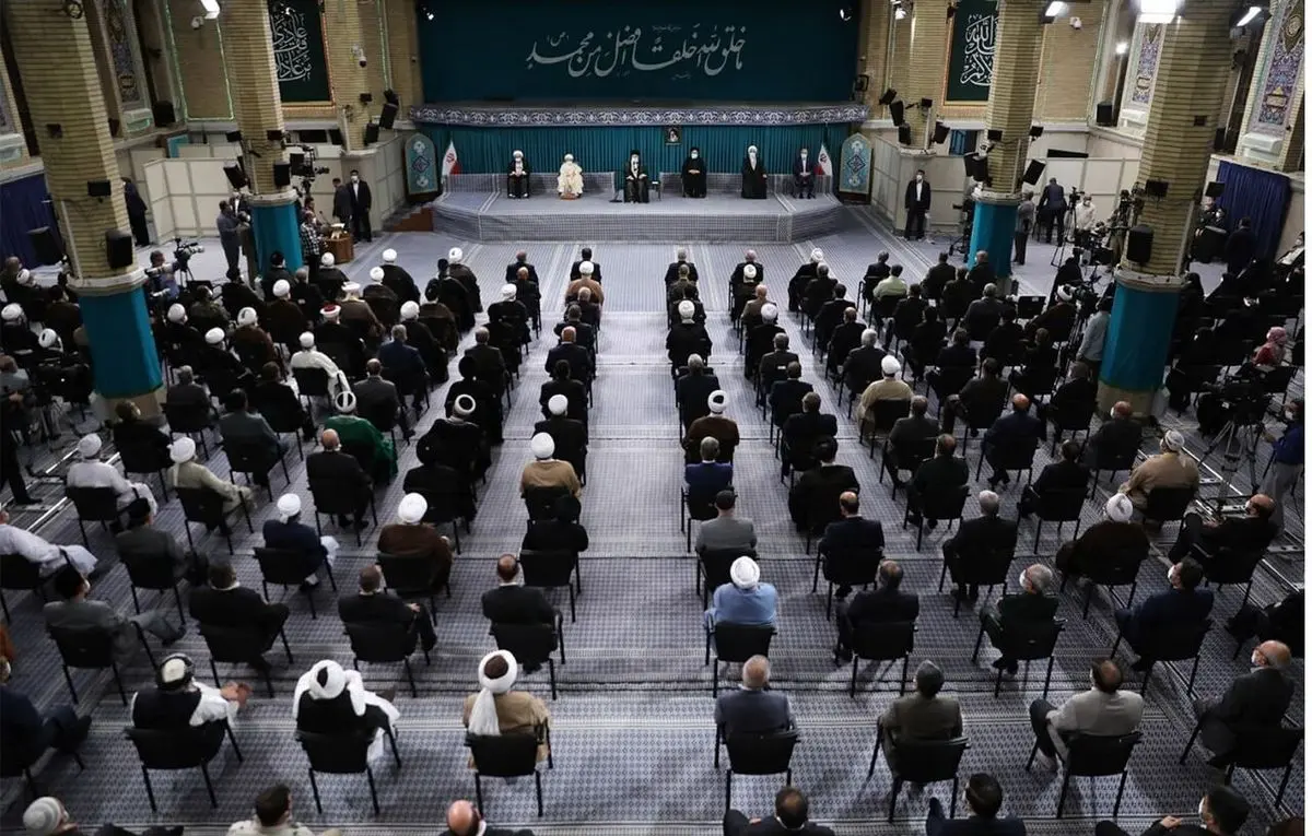 Leader receives participants at the Intl' Islamic Unity Conference