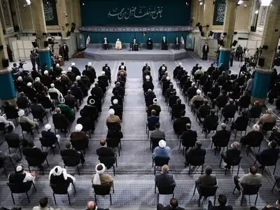Leader receives participants at the Intl' Islamic Unity Conference