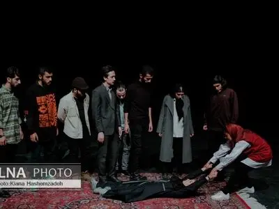 نهنگ درمشهد به روی صحنه رفت 