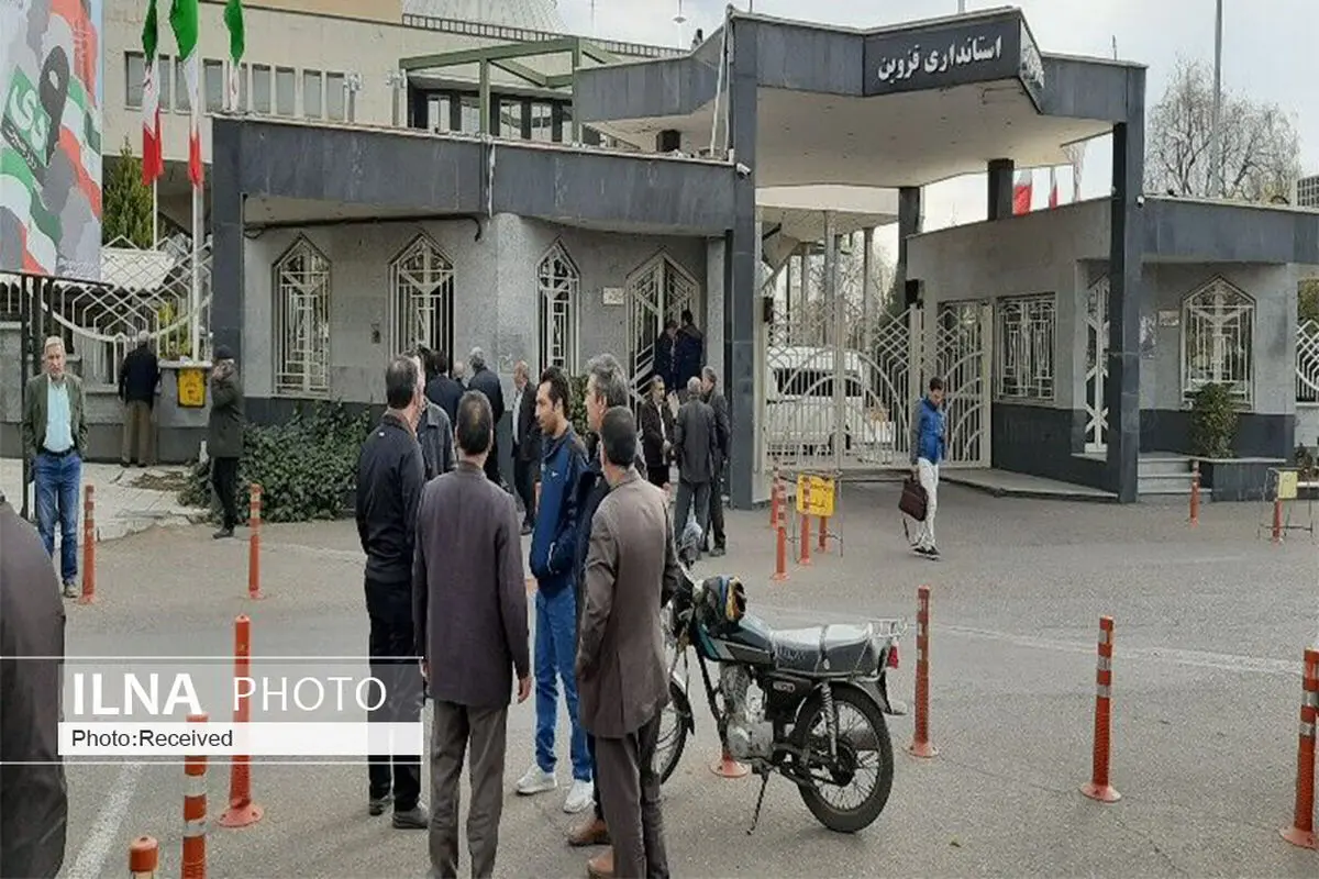 تجمع نانوایان قزوینی مقابل استانداری/نانوایان خواستار افزایش قیمت نان شدند
