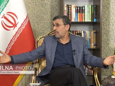 بی‌اخلاقی در صدا و سیما از حرکات احمدی‌نژاد آغاز شد