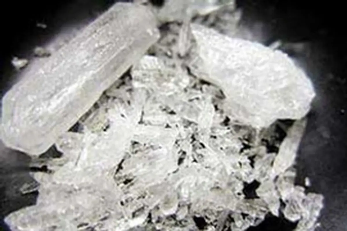 کشف ۱۰ کیلو گرم مواد مخدر شیشه و دستگیری ۲ قاچاقچی