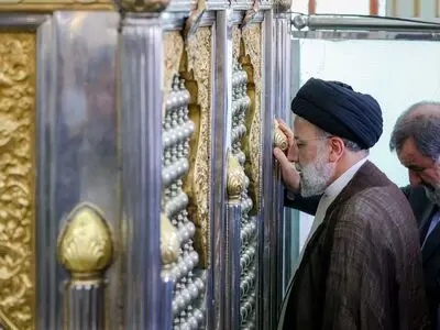رئیسی حرم مطهر امامزاده محمد بن موسی الکاظم(ع) را زیارت کرد