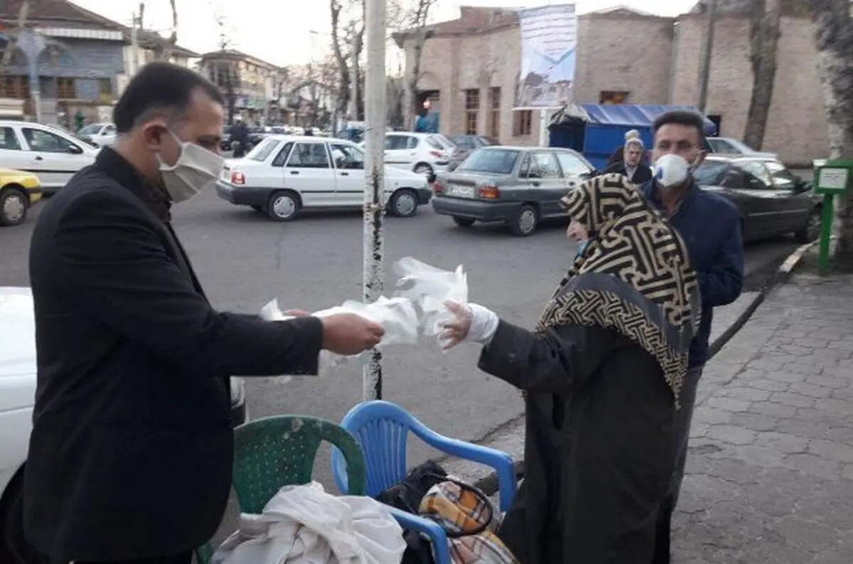 توزیع ۲۰ هزار دستکش رایگان توسط یک خیر در لاهیجان