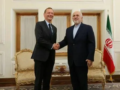مشاور دیپلماتیک رئیس جمهور فرانسه با ظریف دیدار کرد