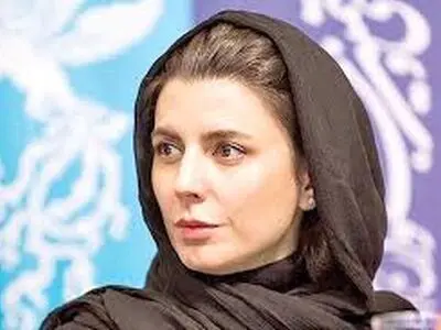 تصویری پربازدید از قرآن خواندن لیلا حاتمی در ختم داوودنژاد 
