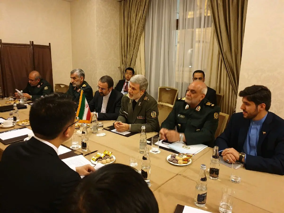  دیدار امیر حاتمی با وزیر دفاع چین/حمایت قاطع پکن از مواضع‌ تهران در حفظ صلح و ثبات منطقه
