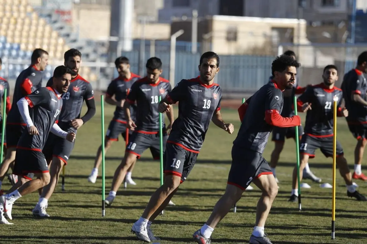 تمرین یک ساعته پرسپولیس در سیرجان