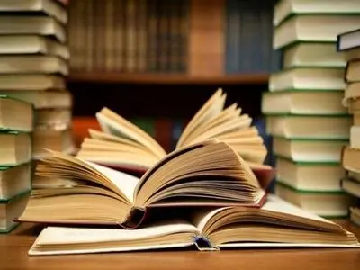 آینده کتاب در ایران نه در تخفیف‌های مقطعی بلکه در پیوند کتاب با زیست دیجیتال شکل می‌گیرد/ فرهنگ را نمی‌توان صرفاً با سیاست توزیع مدیریت کرد