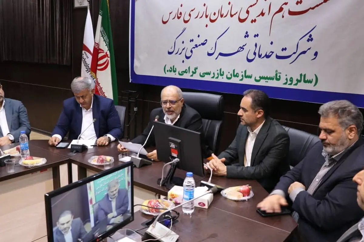 مشکلات صنعتگران تا حصول نتیجه نهایی پیگیری می‌شود