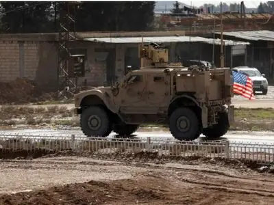 القوات الأمريكية تنسحب من أكبر قواعدها في سوريا باتجاه كردستان العراق