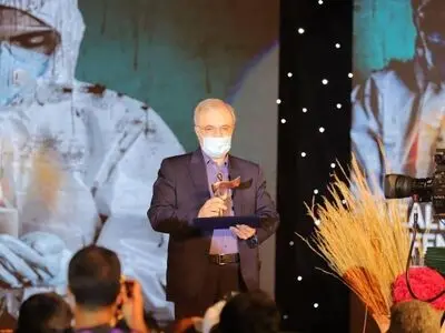 مجید انتظامی «نشان رسول» را به خانه برد/ تندیس ویژه جشنواره در دستان وزیر بهداشت