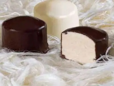 طرز تهیه پشمک شکلاتی خانگی برای عید نوروز