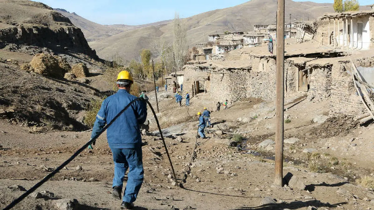 شبکه های برق سه روستای مارگون کابلی شد