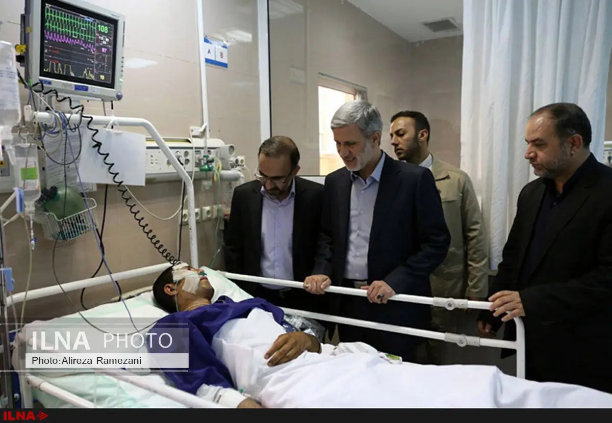عیادت جانشین وزیر دفاع از سربازان حادثه‌دیده در بیمارستان شهید رجایی شیراز 