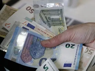 ایران تطرح للبیع 100 ملیون یورو عملة أجنبیة من أرصدتها بالعراق