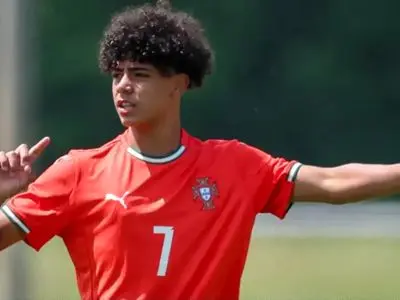 کریستیانو جونیور پس از تعویض از کوره در رفت