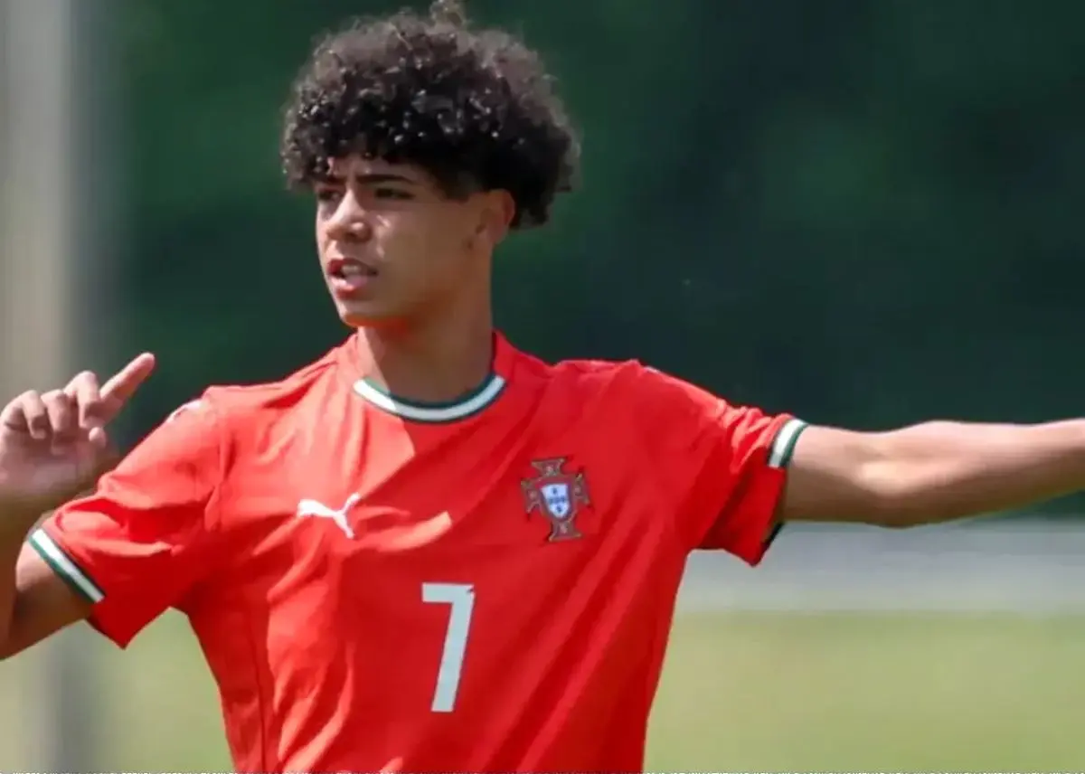 کریستیانو جونیور پس از تعویض از کوره در رفت