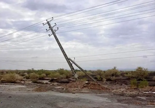 برق ۸۶ روستای لرستان بر اثر وزش باد و باران شدید قطع شد