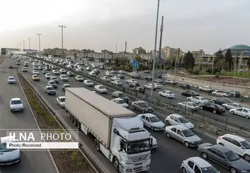 ترافیک سنگین در آزادراه قزوین - کرج - تهران / سایر محورهای البرز روان‌اند