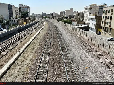 زندگی در حاشیه راه‌آهن یعنی فرسودگی و ترس
