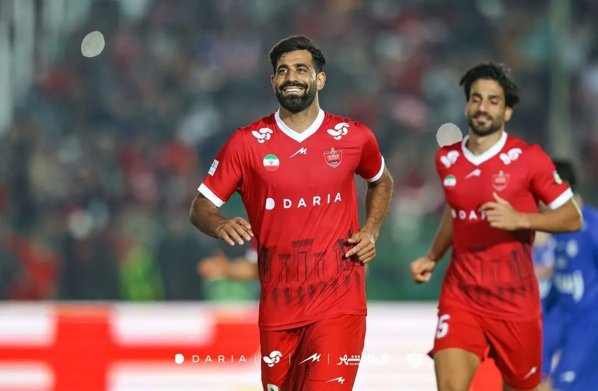 یزله کنعانی مقابل سکوهای پرسپولیس (عکس)