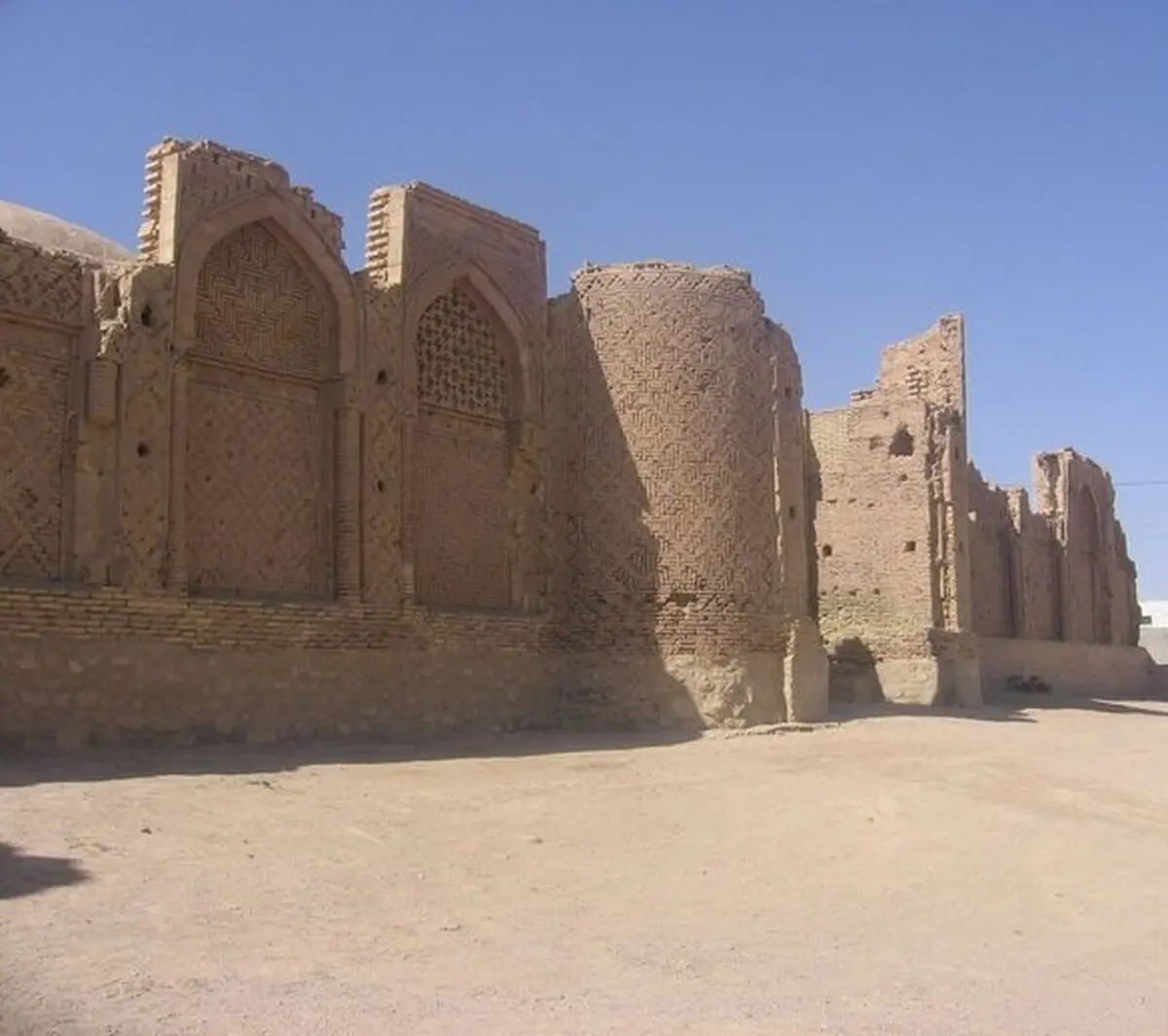 صدور سند کاروانسرای جهان‌آباد میامی به نام میراث‌فرهنگی