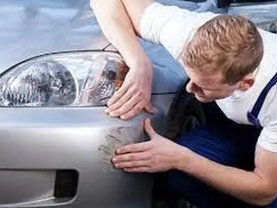 چه اسیدی رنگ و لکه های قوی روی خودرو را میبرد ؟