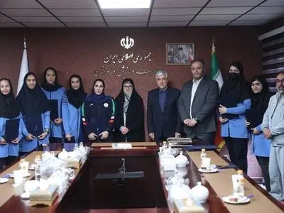 دیدار بانوان مدال‌آور وزنه‌برداری و دوومیدانی کشور با وزیر ورزش 